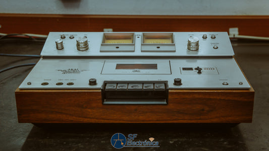 DECK AKAI