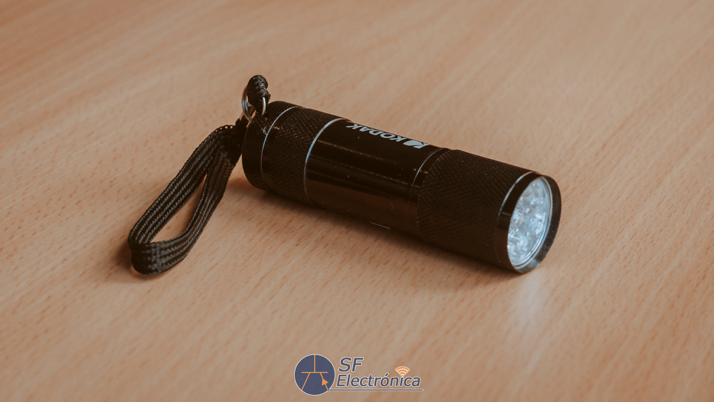 LINTERNA LED PILAS