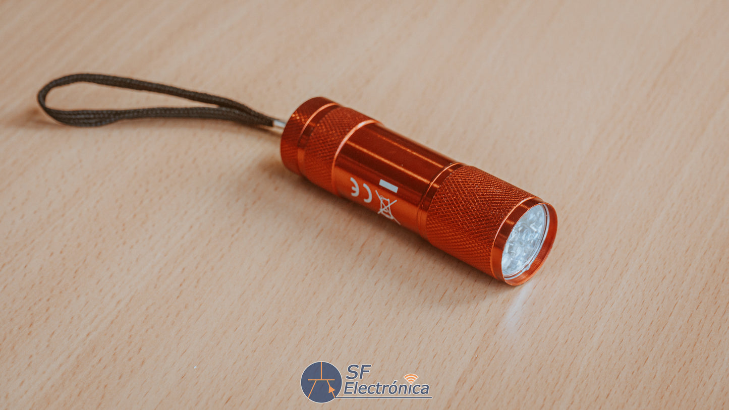 LINTERNA LED PILAS