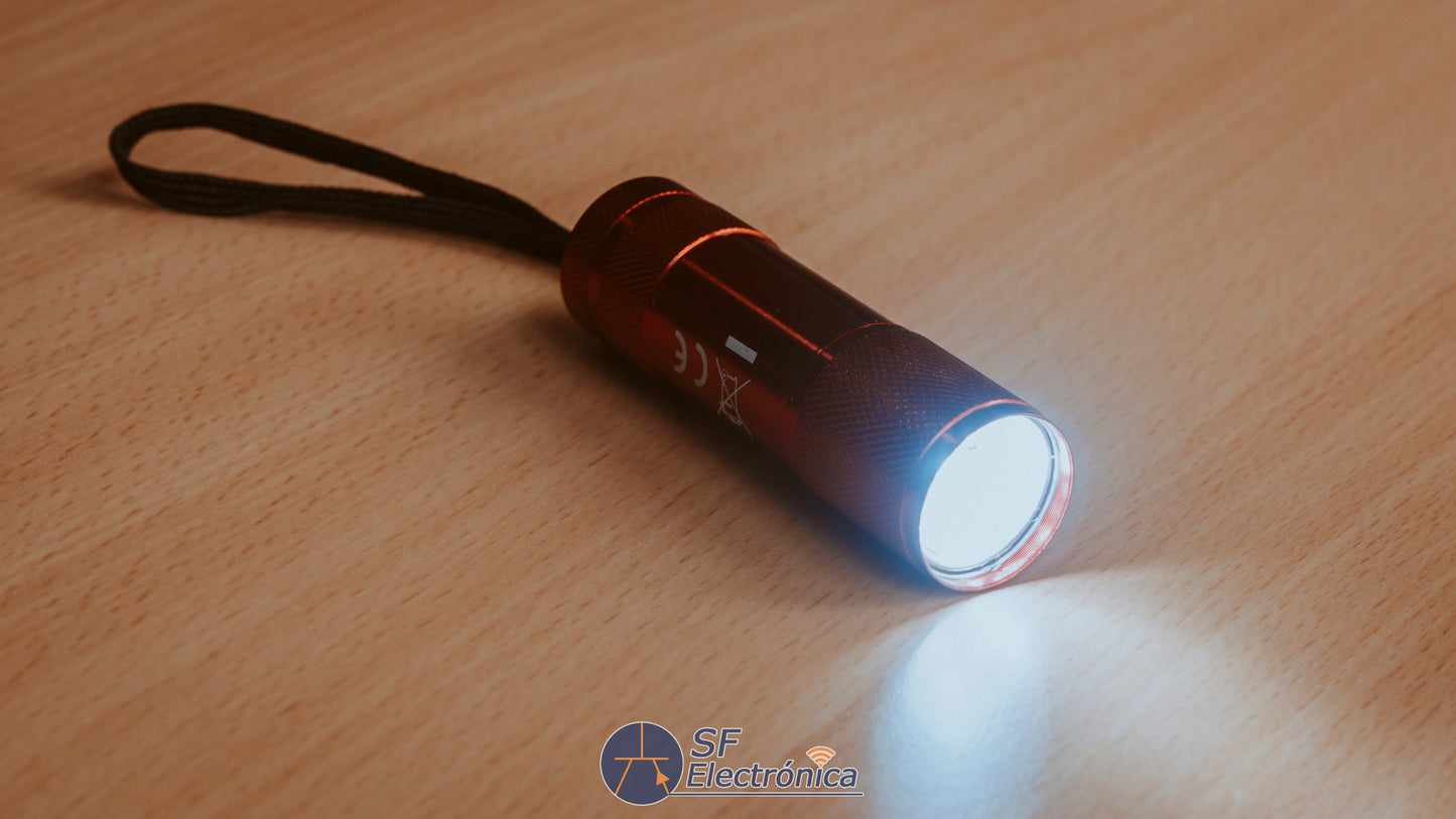 LINTERNA LED PILAS