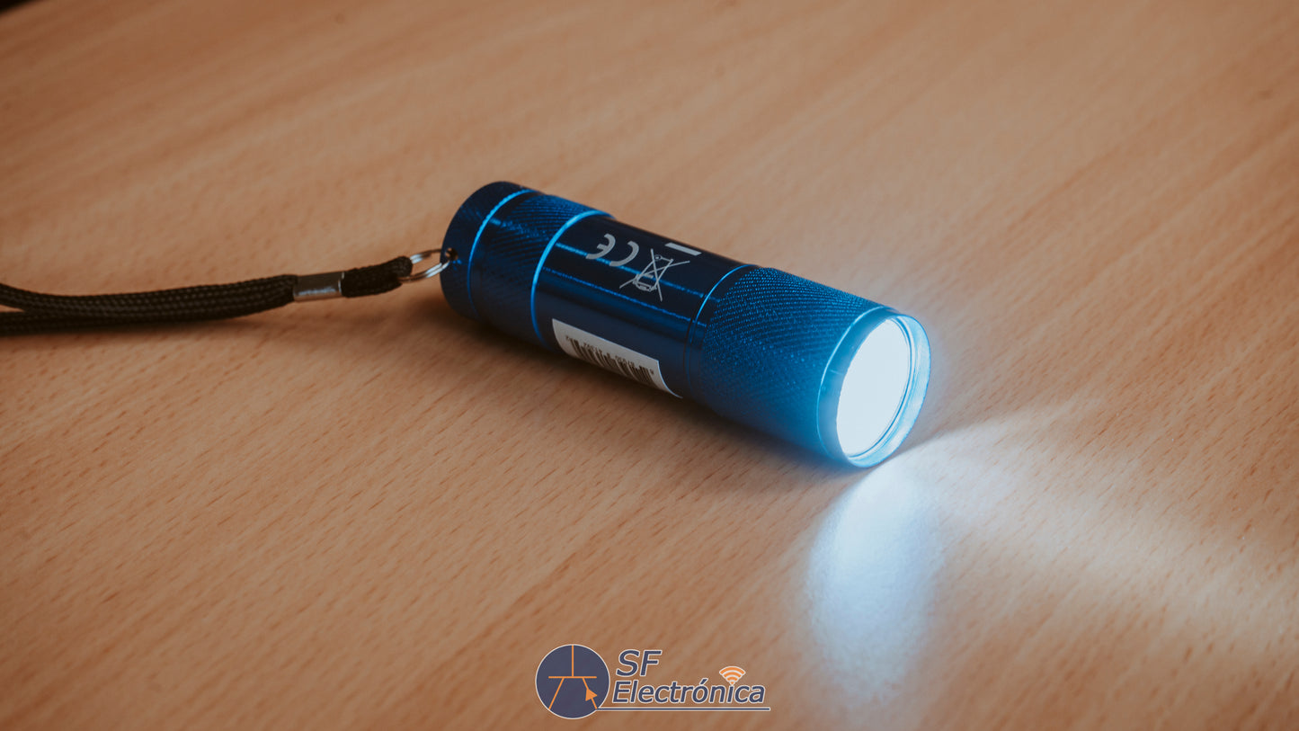 LINTERNA LED PILAS