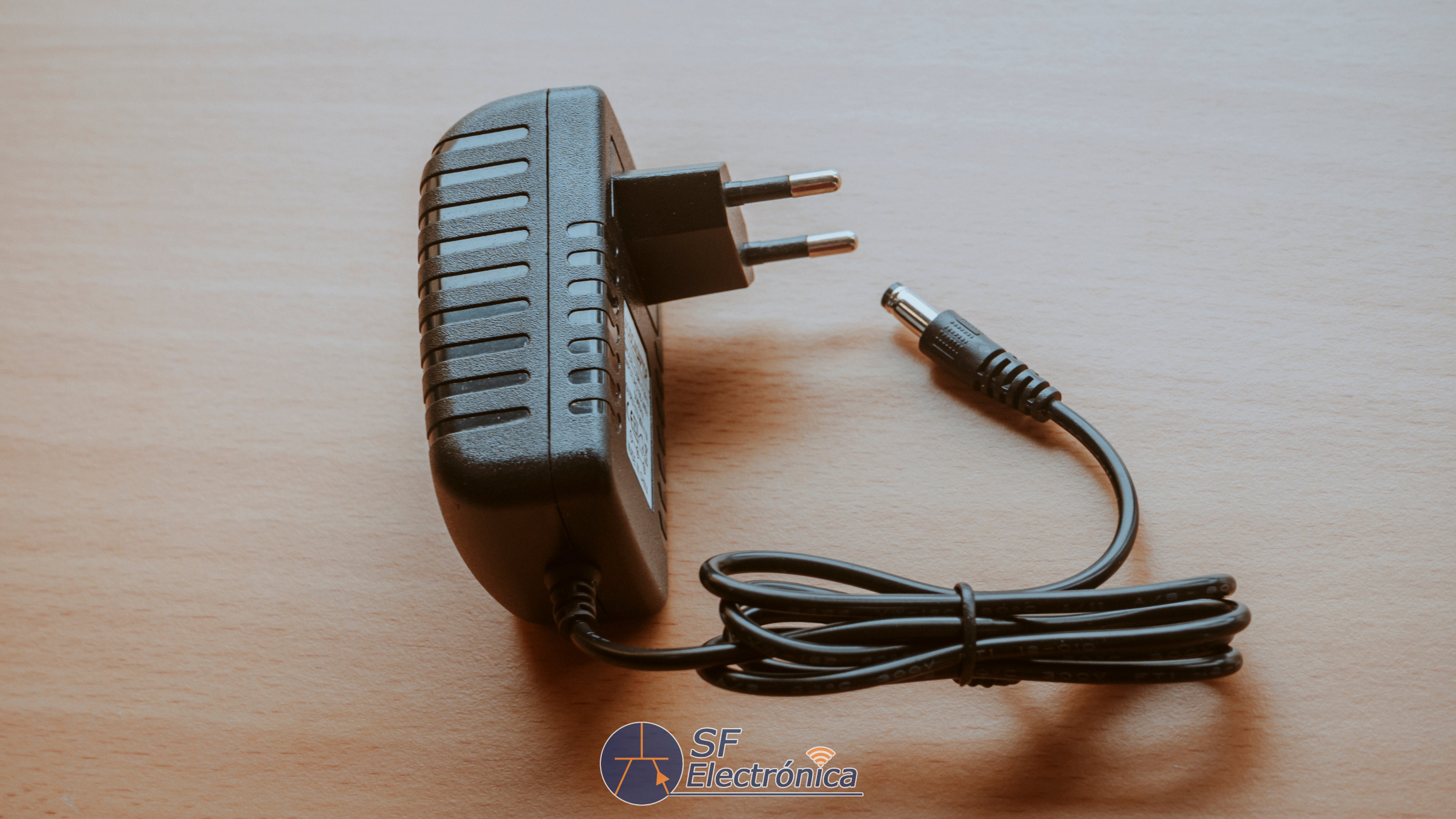 17v ALIMENTADOR 17V 1A – SF Electrónica